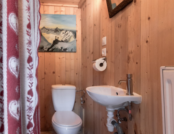 02 Mont.Blanc Sanitaire1 1 605x465 - Chalet Mont Blanc