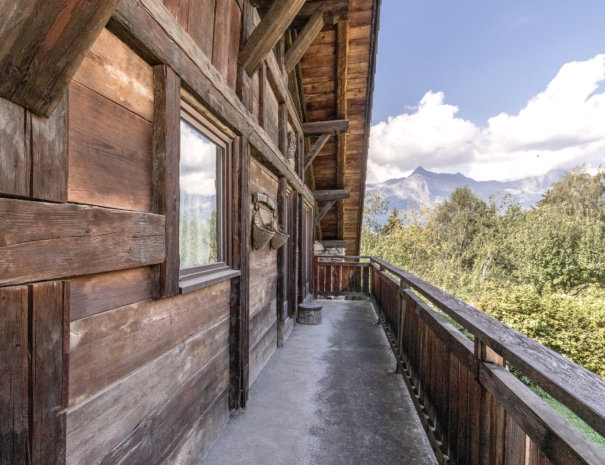 17 Mont.Blanc Balcon 605x465 - Chalet Mont Blanc