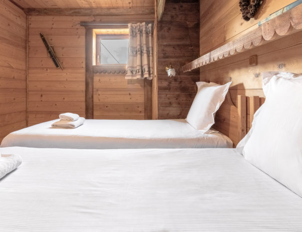 19 Mont.Blanc Chambre1 605x465 - Chalet Mont Blanc